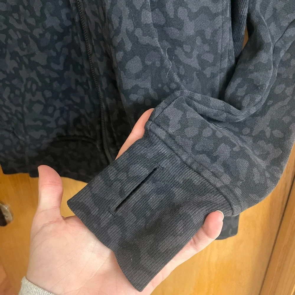 Lululemon Athletica Womens Scuba Hooded Zip Up Jacket - Black/Gray Leopard Print - Picture 8 of 11